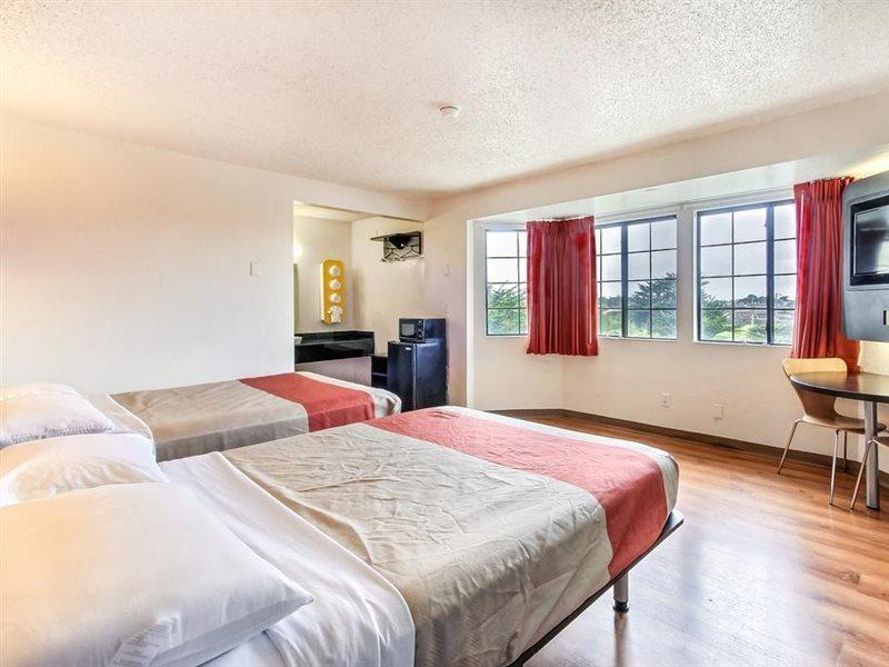 Motel 6-Marina, Ca - Monterey 외부 사진