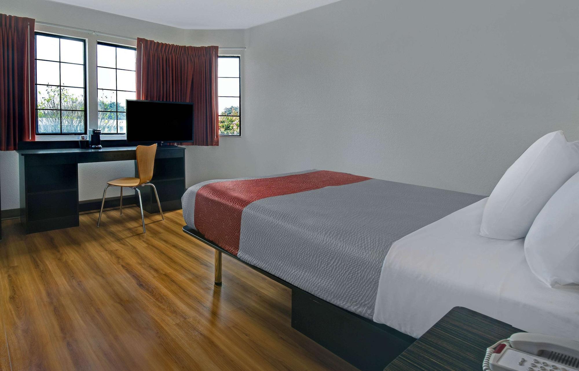 Motel 6-Marina, Ca - Monterey 외부 사진
