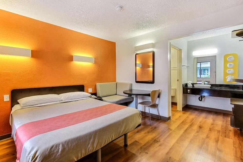 Motel 6-Marina, Ca - Monterey 외부 사진