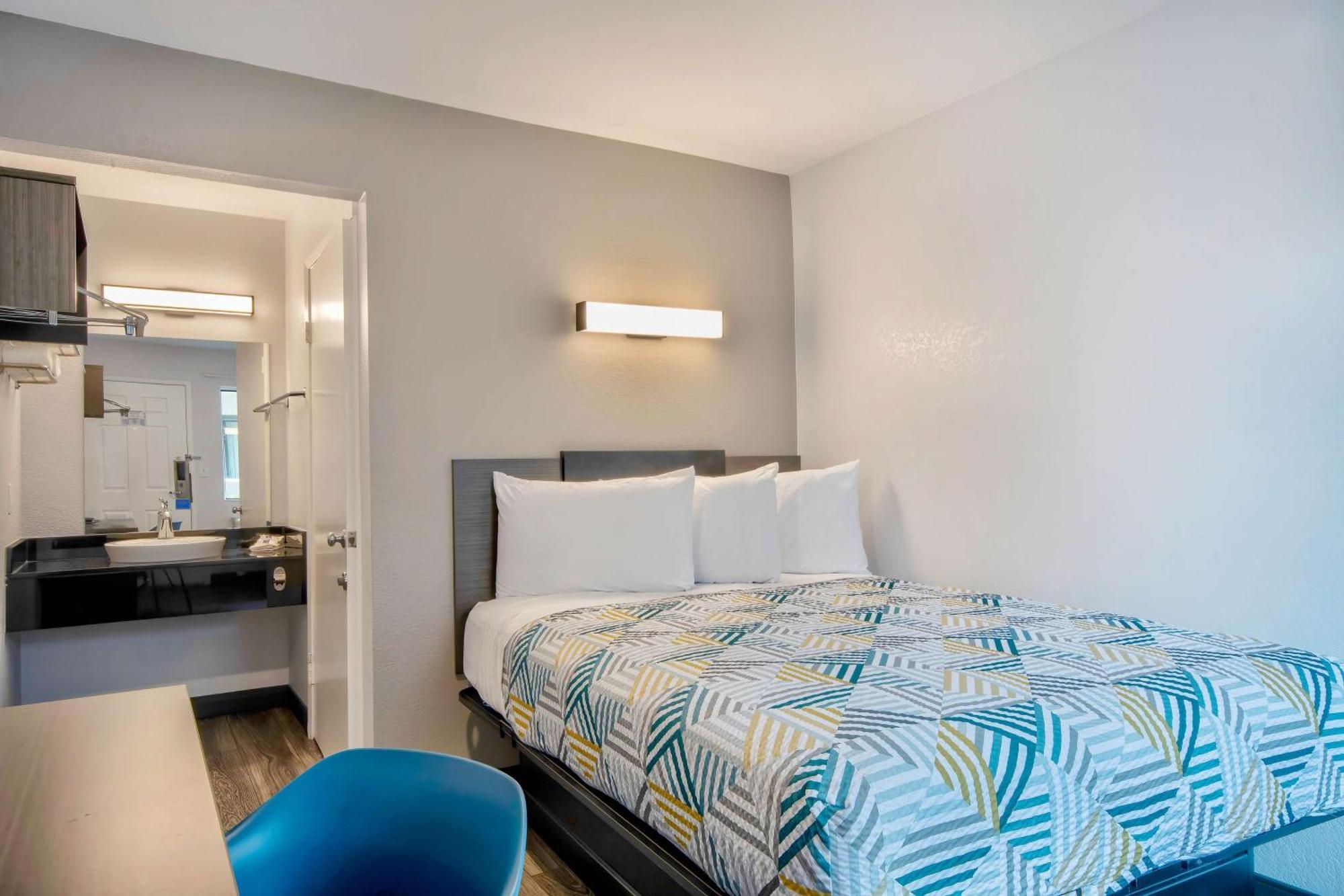 Motel 6-Marina, Ca - Monterey 외부 사진